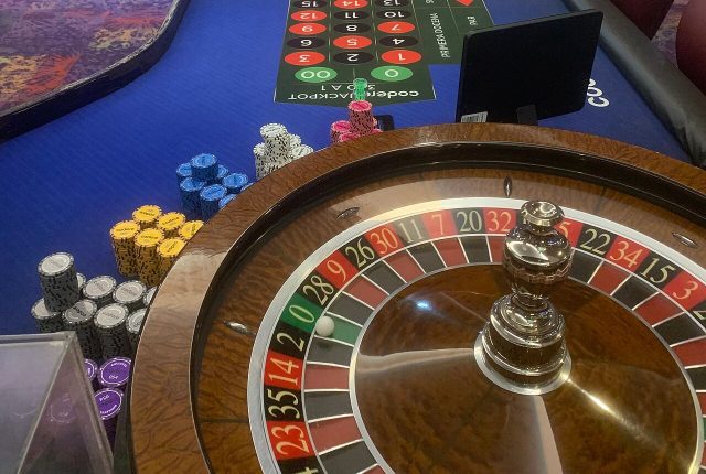 Slot game: hiểu RTP công bố, độ biến động và tính năng free spin